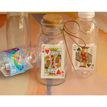 Kartice za Steklenice, ki jih J. C čarovniških Trikov Izbrani Kartici, se Prikažejo v Steklenico Magia Čarovnik Blizu Sreet Iluzije Trikom Mentalism Rekviziti