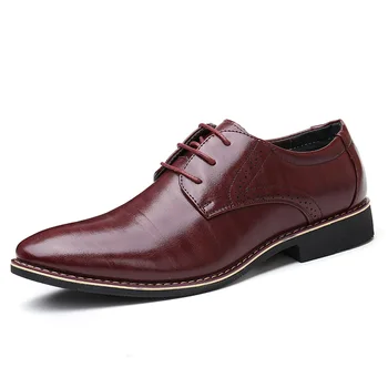 Sapato asculino socialne mens lakasto usnje kovinski čevlji moški luksuzni pointy poroko oxford čevlji za moške stanovanj čipke loafer